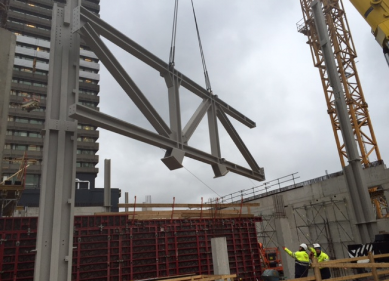 RijnDijk Staalconstructies plaatst eerste kolommen op het EPO project