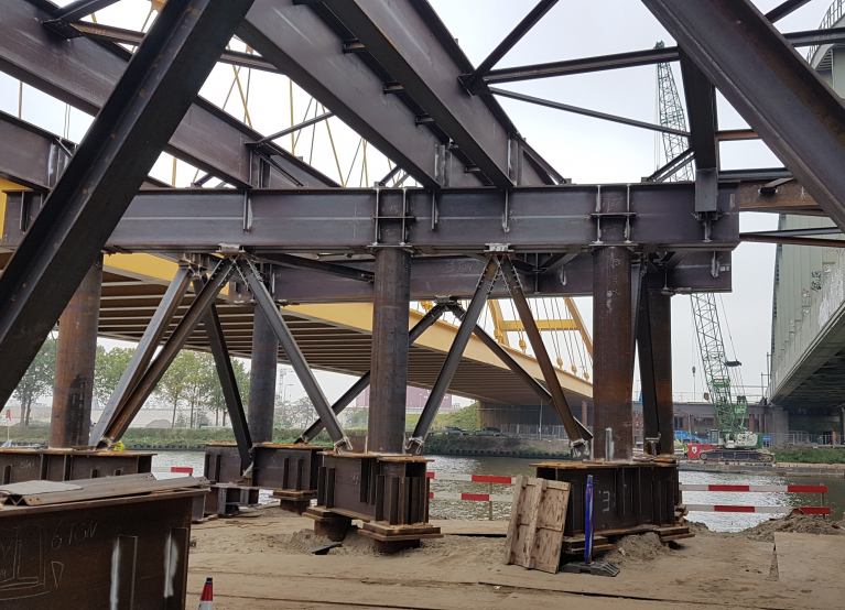 Rijndijk provides an auxiliary bridge for steel construction for BAM Infra