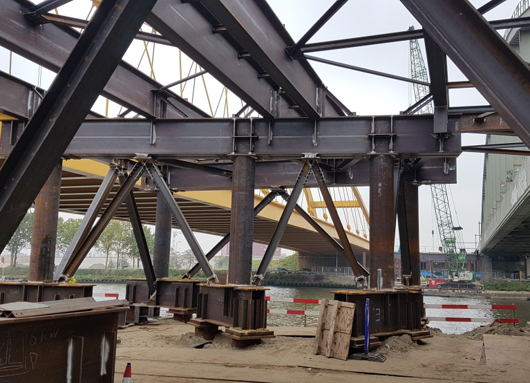 Rijndijk provides an auxiliary bridge for steel construction for BAM Infra